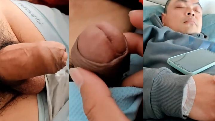 熊叔熟睡被儿子偷摸鸡巴撸硬口交期间几番不耐烦不让碰